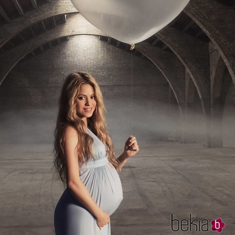 Shakira embarazada en el videoclip de 'Mi Verdad' con Maná - Foto en Bekia  Actualidad