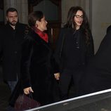 Penélope Cruz y Salma Hayek llegando a una cena en Londres