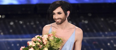 Conchita Wurst recibe el cariño del público del Festival de Sanremo 2015