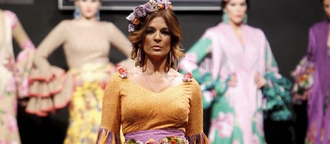 Raquel Bollo desfilando en la Pasarela Flamenca de Jerez de la Frontera