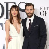 Jamie Dornan y Dakota Johnson en la premiére londinense de 'Cincuenta sombras de Grey'