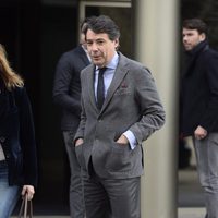 Ignacio González en el tanatorio del padre de Cristina Cifuentes