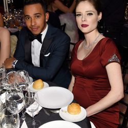 Lewis Hamilton y Coco Rocha durante la gala AmfAR 2015 en Nueva York