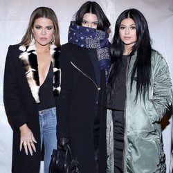 Khloé Kardashian con Kylie y Kendall Jenner