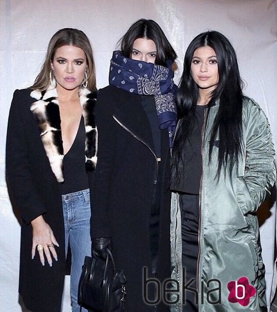 Khloé Kardashian con Kylie y Kendall Jenner