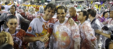 Rafa Nadal con Gustavo 'Guga' Kuerten en los Carnavales de Río de Janeiro