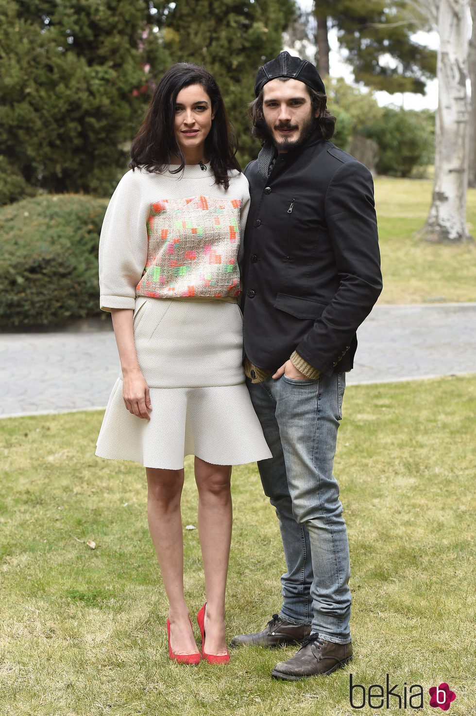 Blanca Romero y Yon González en la presentación de 'Bajo sospecha'