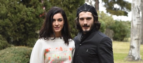 Blanca Romero y Yon González en la presentación de 'Bajo sospecha'