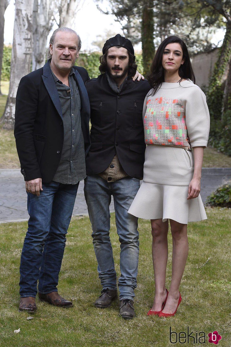 Lluis Homar, Blanca Romero y Yon González en la presentación de 'Bajo sospecha'