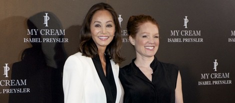 Isabel Preysler y la dermatóloga Virginia Sánchez en la presentación de 'My Cream'