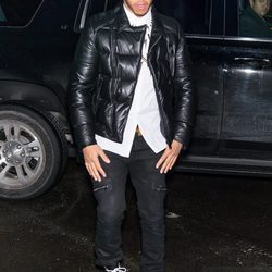 Lewis Hamilton llegando al desfile benéfico de Naomi Campbell en Nueva York Fashion Week