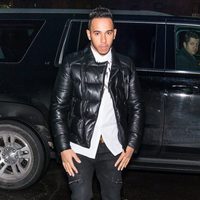 Lewis Hamilton llegando al desfile benéfico de Naomi Campbell en Nueva York Fashion Week