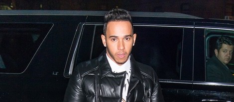 Lewis Hamilton llegando al desfile benéfico de Naomi Campbell en Nueva York Fashion Week