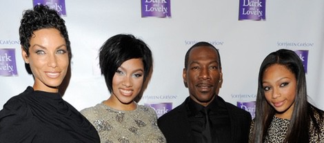 Eddie Murphy acude a un evento con su exmujer Nicole Murphy y su hijas Bria y Shayne