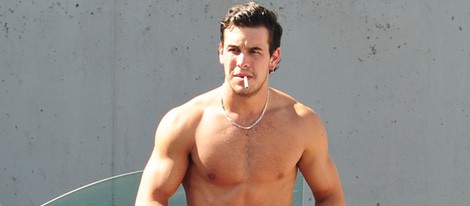 Mario Casas luce abdominales 