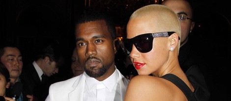 Kanye West y Amber Rose en el desfile de Givenchy durante la Paris Fashion Week 2010