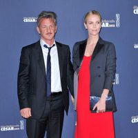 Sean Penn y Charlize Theron en los Premios César 2015