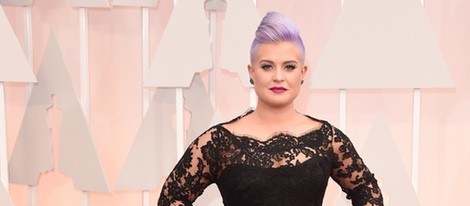 Kelly Osbourne llega a la alfombra roja de los Oscar 2015