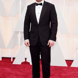 Josh Hutcherson en la alfombra roja de los premios Oscar 2015