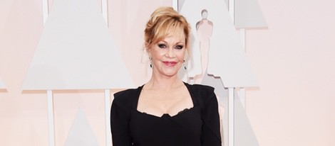 Melanie Griffith posa a su llegada a los Oscar 2015