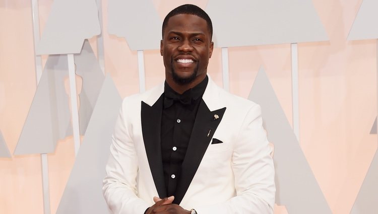 Kevin Hart llega a la alfombra roja de los Oscar 2015