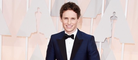 Eddie Redamyne posa a su llegada a la alfombra roja de los Oscar 2015