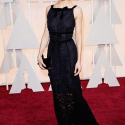 Sienna Miller llega a la alfombra roja de los premios Oscar 2015