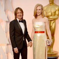 Nicole Kidman posa junto a su marido Keith Urban en la alfombra roja de los Oscar 2015