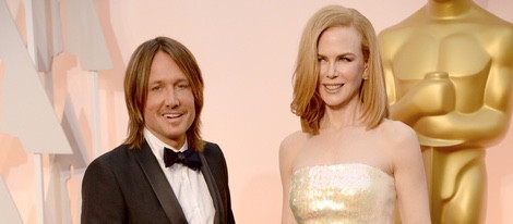 Nicole Kidman posa junto a su marido Keith Urban en la alfombra roja de los Oscar 2015