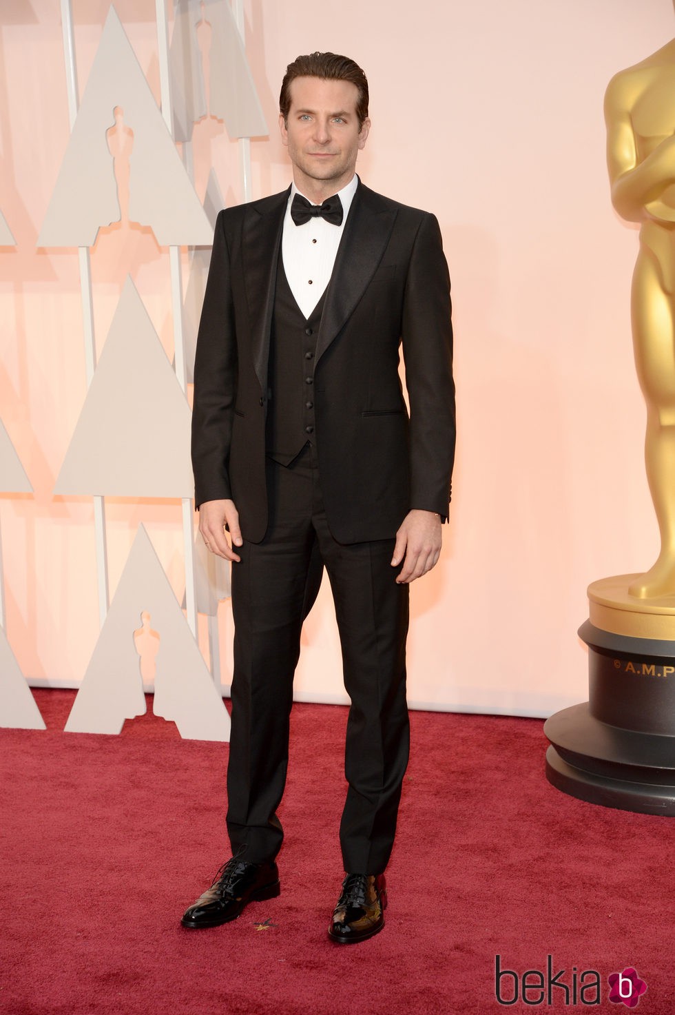 Bradley Cooper llega a la alfombra roja de los premios Oscar 2015