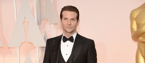 Bradley Cooper llega a la alfombra roja de los premios Oscar 2015