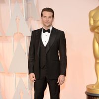 Bradley Cooper llega a la alfombra roja de los premios Oscar 2015