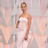 Karolina Kurkova en la alfombra roja de los Oscar 2015