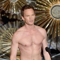 Neil Patrick Harris parodia un momento de 'Birdman' en la gala de los Oscar 2015