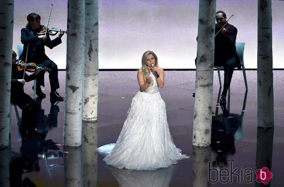 Lady Gaga protagoniza el homenaje musical a 'Sonrisas y lágrimas' en los Oscar 2015