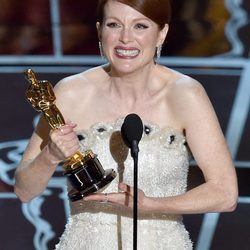 Julianne Moore se alza con el premio a Mejor Actriz en los Oscar 2015