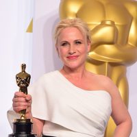 Patricia Arquette posa con su Oscar como Mejor Actriz de reparto