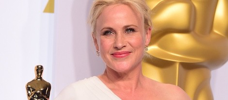 Patricia Arquette posa con su Oscar como Mejor Actriz de reparto