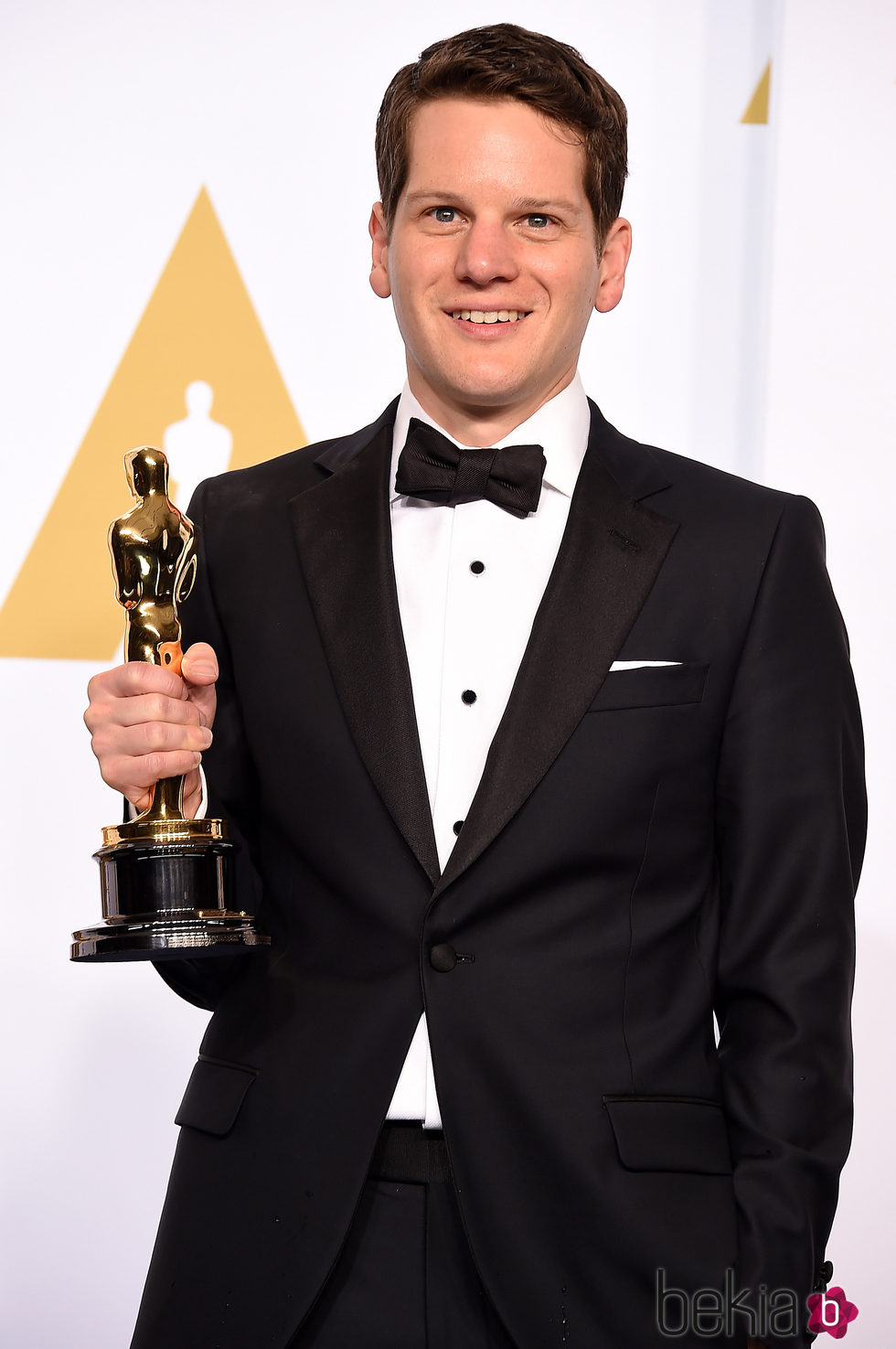 Graham Moore posa con su Oscar a Mejor guión adaptado