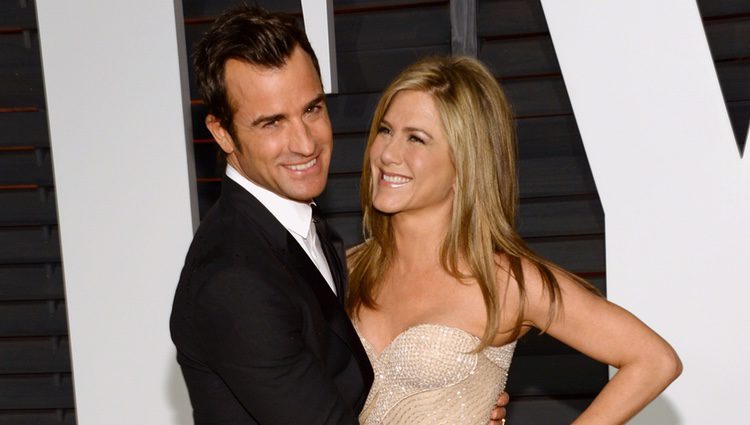 Jennifer Aniston y Justin Theroux en la fiesta Vanity Fair tras los Oscar 2015