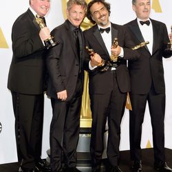 James W. Skotchdopole, Sean Penn y Alejandro González Inarritu en los Oscar 2015