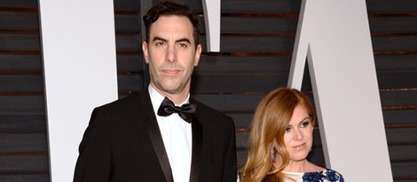 Sacha Baron Coen e Isla Fisher en la fiesta Vanity Fair tras los Oscar 2015