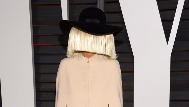 Sia en la fiesta Vanity Fair tras los Oscar 2015