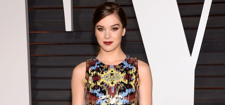 Hailee Steinfeld en la fiesta Vanity Fair tras los Oscar 2015