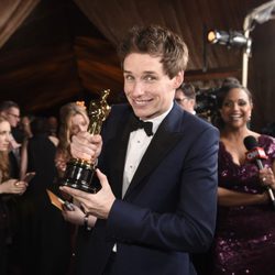 Eddie Redmayne en la fiesta Governors Ball tras los Oscar 2015