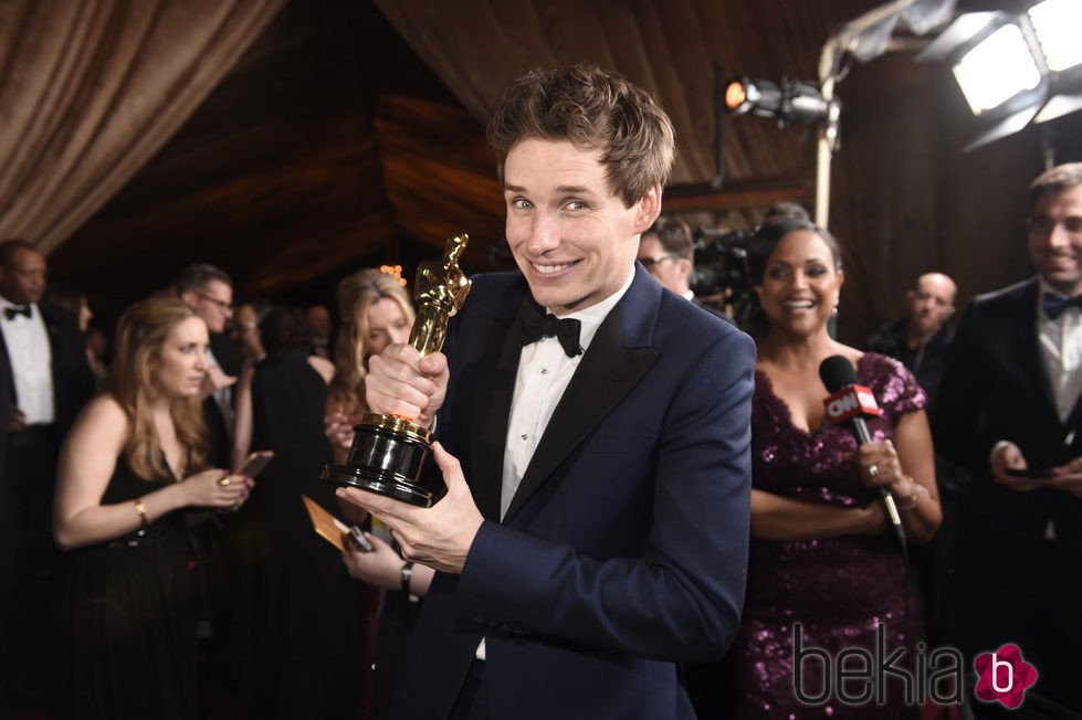 Eddie Redmayne en la fiesta Governors Ball tras los Oscar 2015