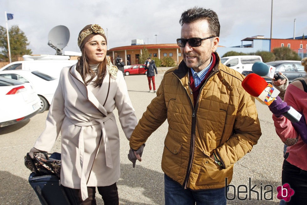 José Ortega Cano sale de la cárcel de Zuera junto a su novia Ana María Aldón