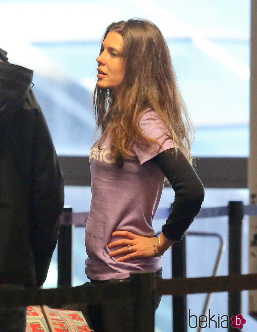 Carlota Casiraghi en el aeropuerto de Los Ángeles entre rumores de embarazo