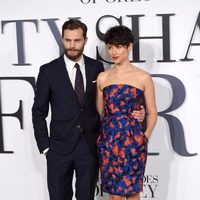 Jamie Dornan y Amelia Warner en el estreno de '50 Sombras de Grey'