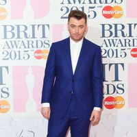 Sam Smith en la alfombra roja de los Brit Awards 2015